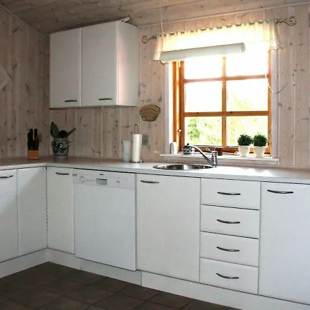 Three-bedroom Holiday In 13 Holiday home