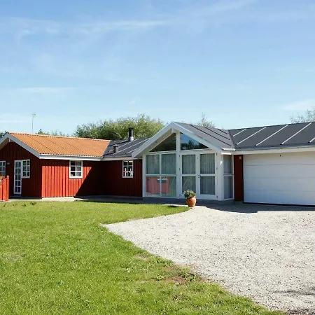 Three-bedroom Holiday In 13 Holiday home *